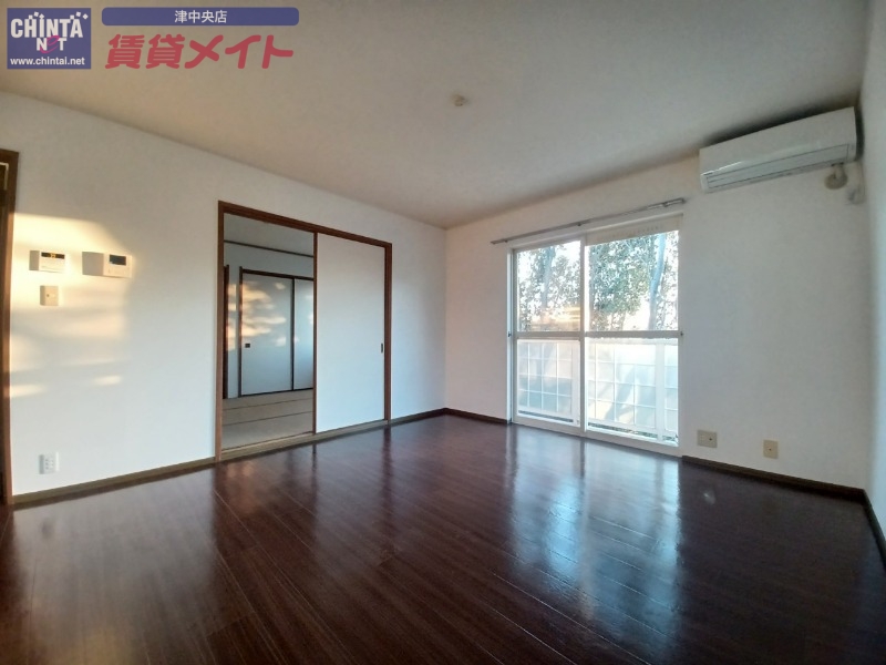 居室・リビング　同型参考写真