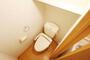 トイレ　快適な温水洗浄便座付きトイレになります。