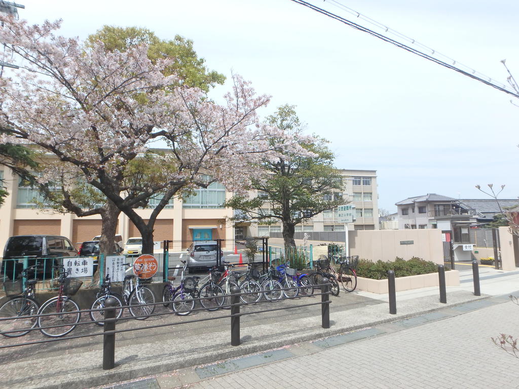 小学校　泉佐野市立第二小学校（小学校）まで677m