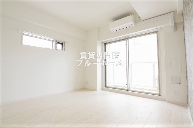 居室・リビング　7.5帖の明るい洋室！