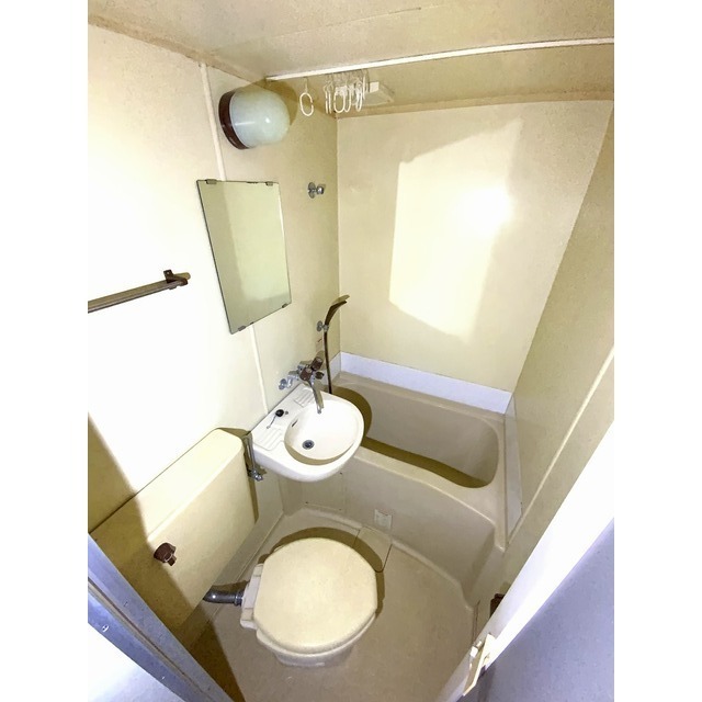 バス・シャワールーム　バス、トイレ、洗面