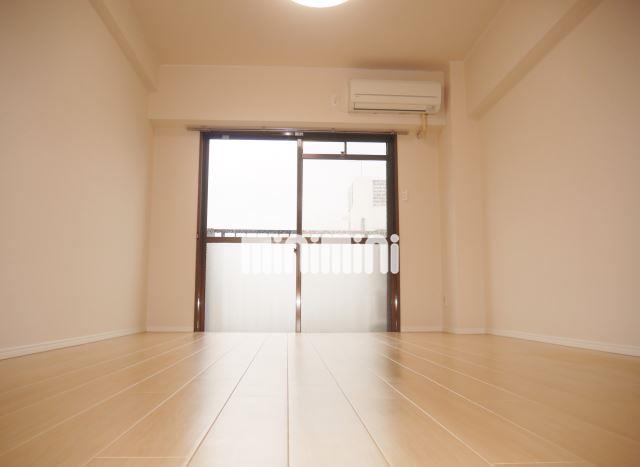 居室・リビング　南向きで日当たり良好！