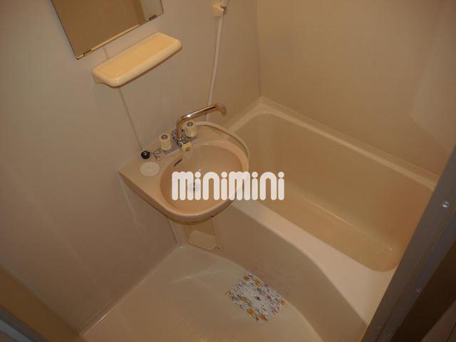 バス・シャワールーム　ミラー付き２点ユニットです。