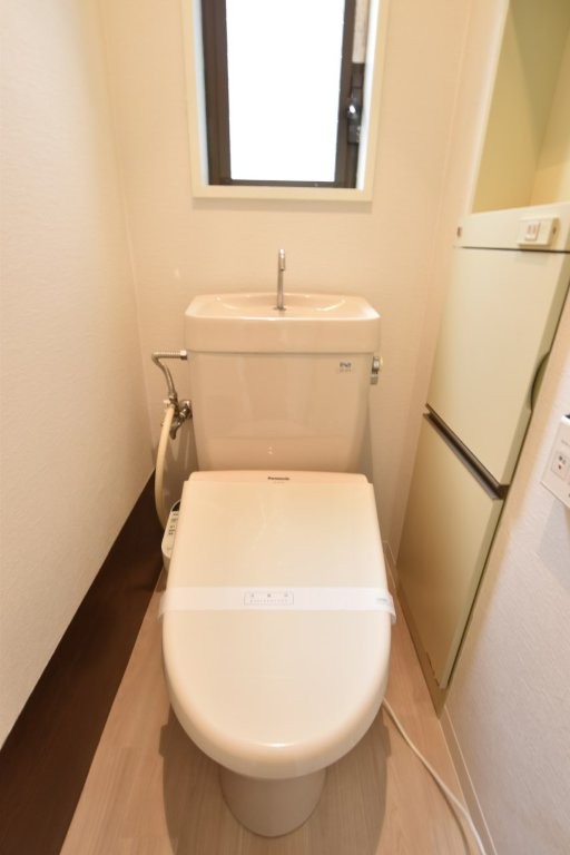 トイレ　温水洗浄便座