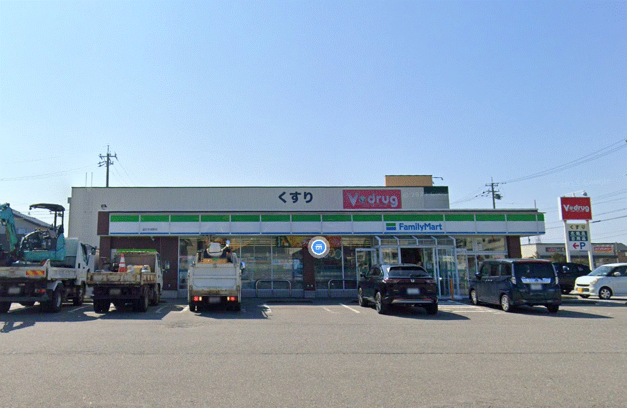 コンビニ　ファミリーマート金沢木曳野店（コンビニ）まで750m