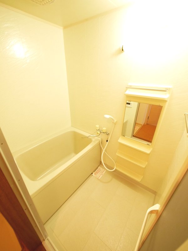 バス・シャワールーム　シャワー・追い焚き給湯