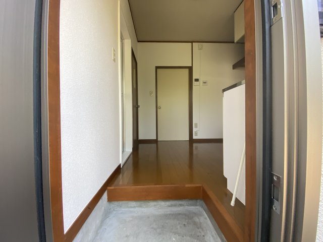 玄関　程よい大きさの玄関です※退去前のため前回の写真