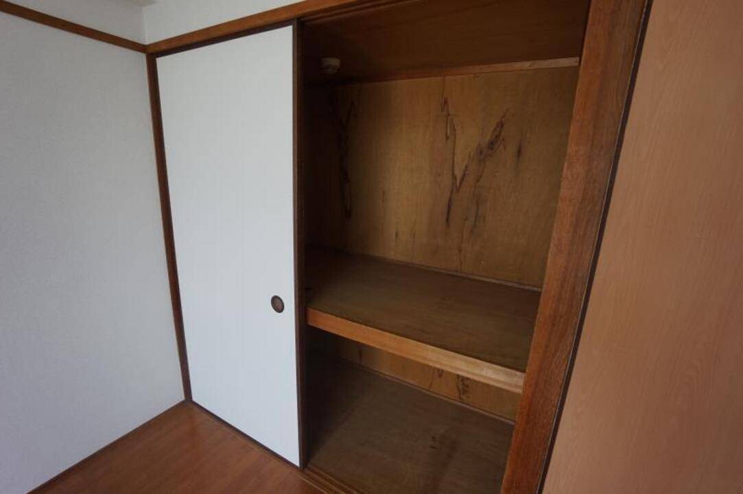収納　押入れ