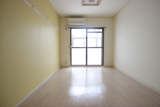 居室・リビング　※別室の写真です