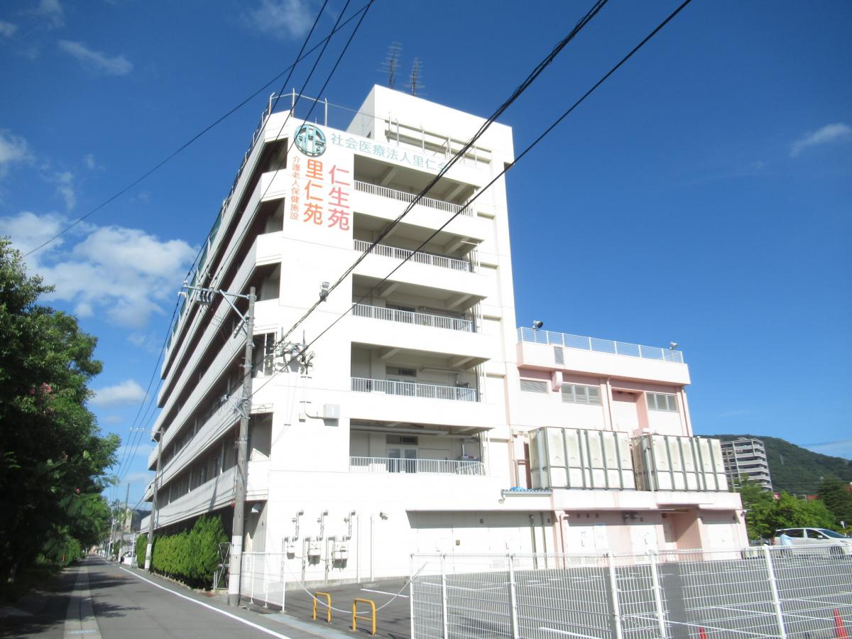 病院　社会医療法人里仁会介護医療院仁生苑（病院）まで1764m