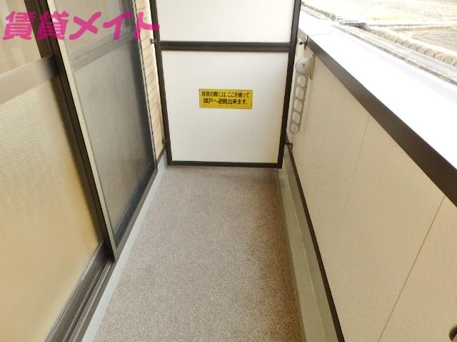 バルコニー　バルコニー同一物件別部屋