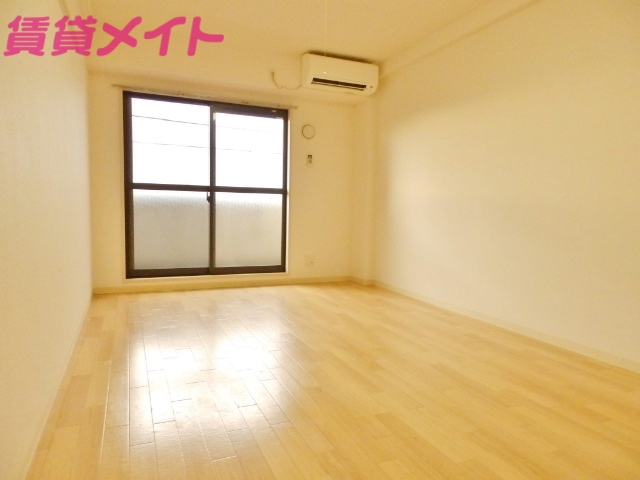 居室・リビング　居室・リビング同一物件別部屋