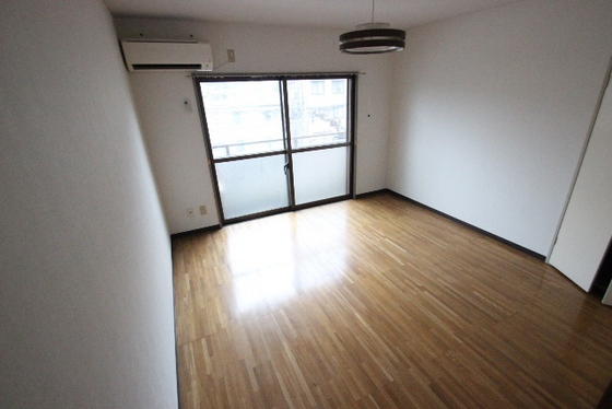 居室・リビング　※別部屋の写真です