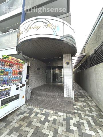 エントランス　落ち着いたエントランスです