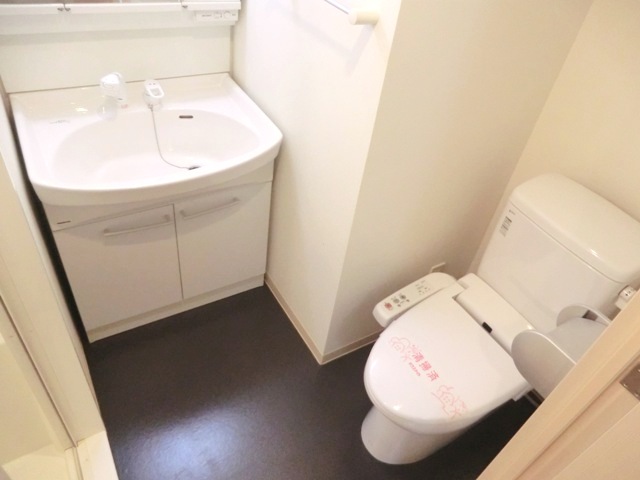 トイレ　★トイレ画像・温水洗浄便座付き★