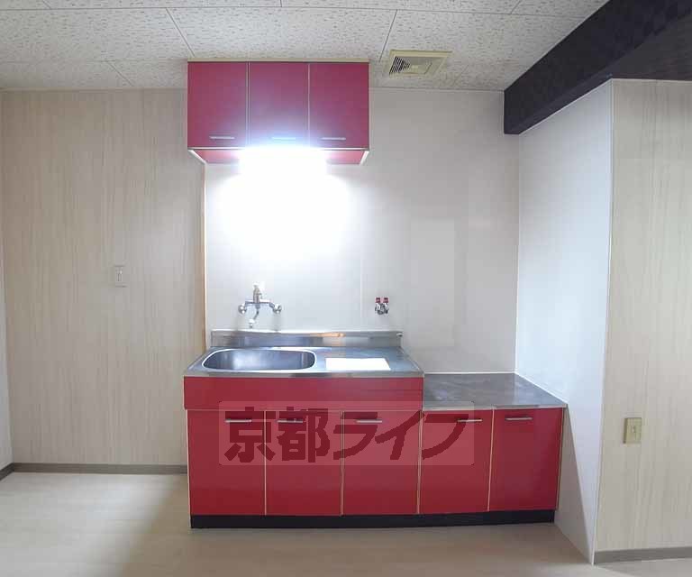 キッチン　大きなキッチンで料理も楽しくなりそうです・