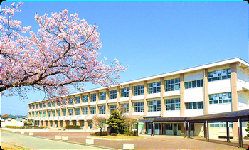 中学校　三木中学校（中学校）まで1435m