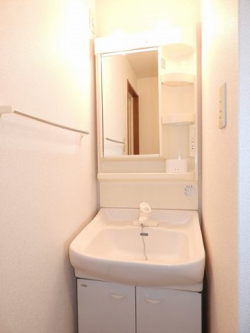 洗面設備　スペースが確保できる洗面所です