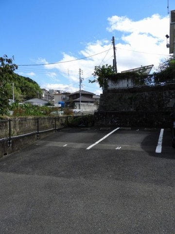 駐車場　駐車場があるので、車を買う予定の方も安心です