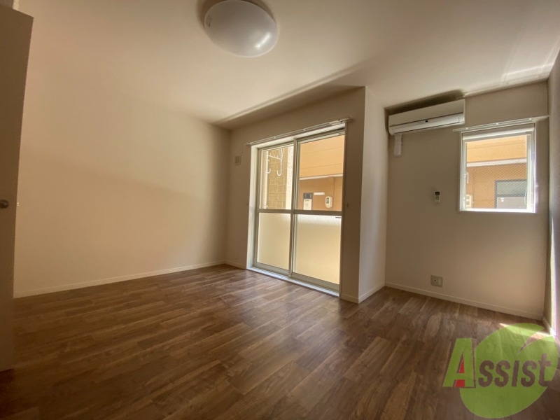 居室・リビング　陽の光が差し込む明るいお部屋は気持がいいですね～