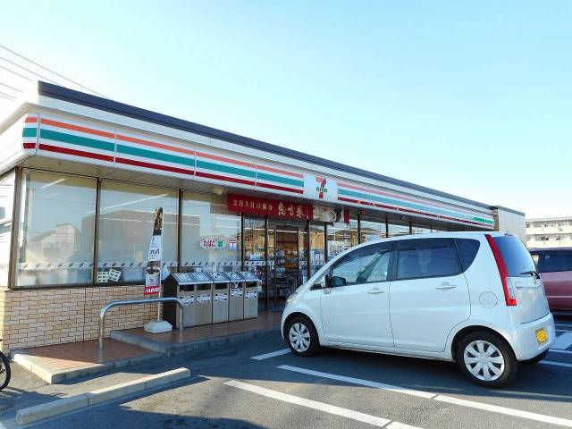 コンビニ　セブンイレブン（コンビニ）まで680m