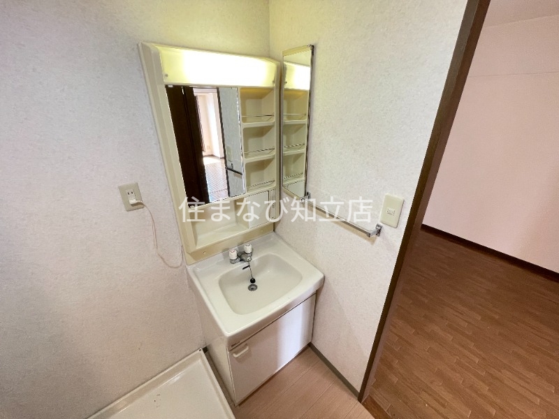 洗面設備　別室同型写真