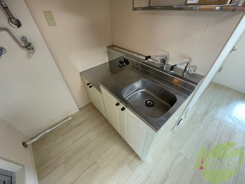 キッチン　ガスキッチンです。２口コンロが設置できます。