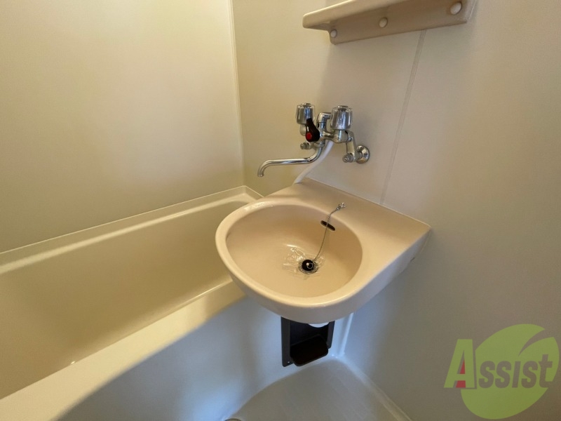 洗面設備　こちらに洗面台があります。朝の洗顔はこちらで。