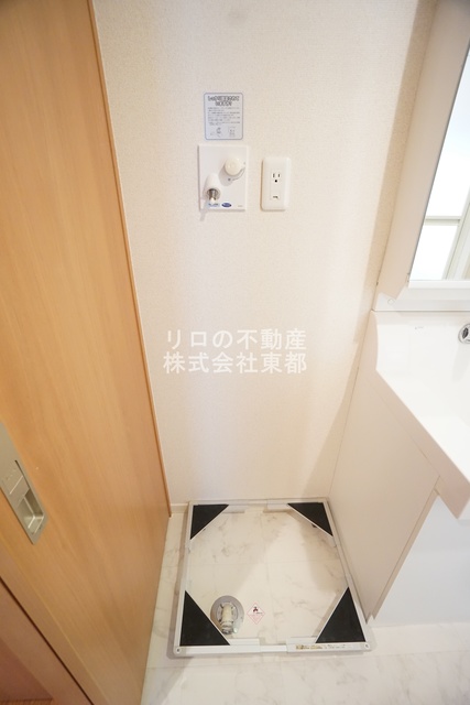 その他　洗濯機置き場は室内にあるので雨に濡れる心配はありません。