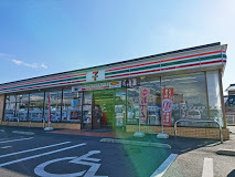 コンビニ　セブンイレブン（コンビニ）まで1136m