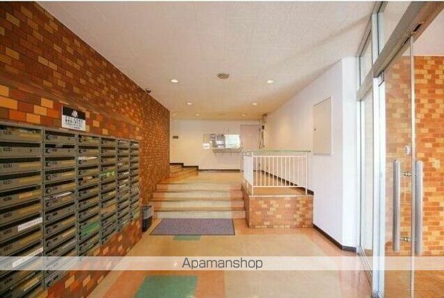 スーパー　三平ストア新宿店（スーパー）まで946m