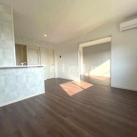 居室・リビング　※写真は別号室のものですので現状優先とさせていただきます