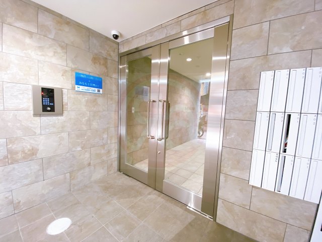 エントランス　ゆとりのあるエントランスです