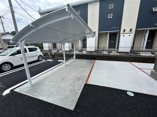 駐車場　同じ建築会社のイメージ写真になります