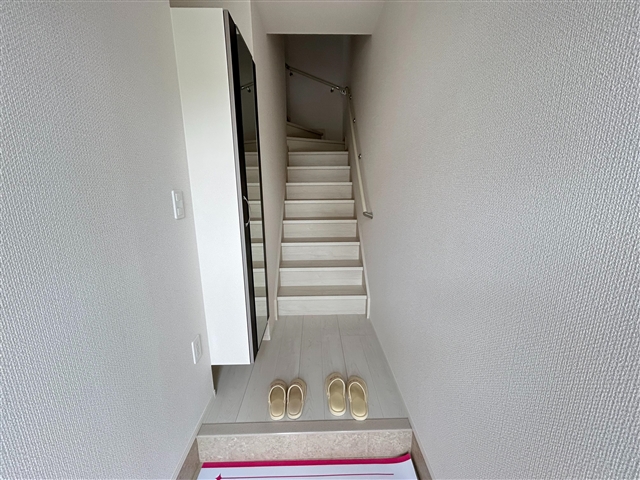 玄関　同じ建築会社のイメージ写真になります