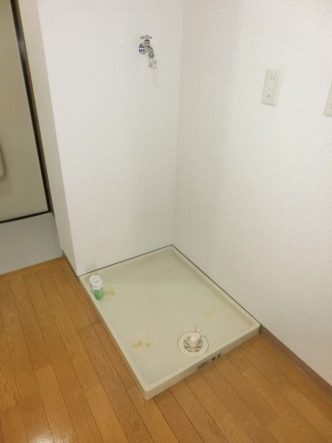 洗面設備　室内洗濯機置き場です