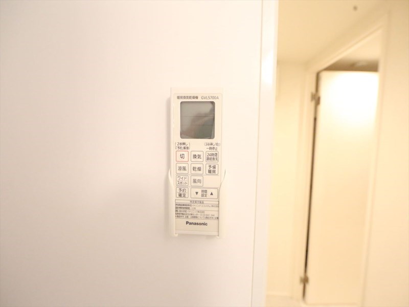 その他設備　浴室暖房乾燥機付き