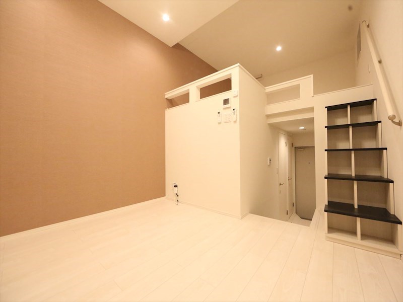 居室・リビング　洋室6帖　上段ロフト5.7帖（収納にも寝室にも使えます）