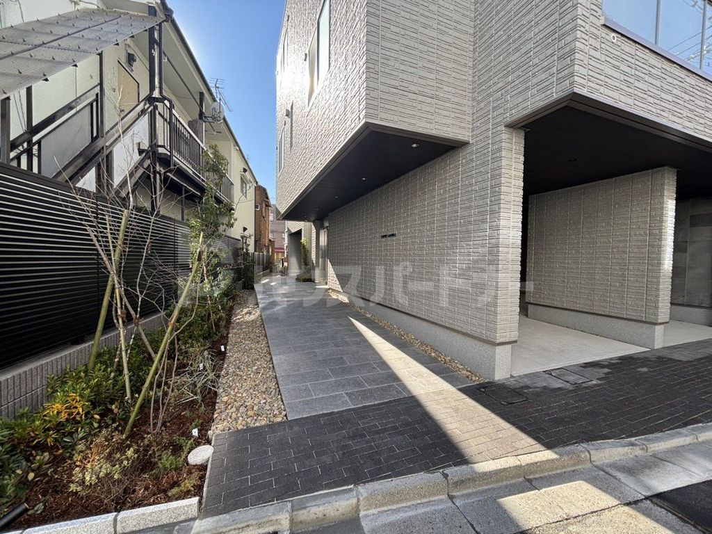 エントランス　駐車場