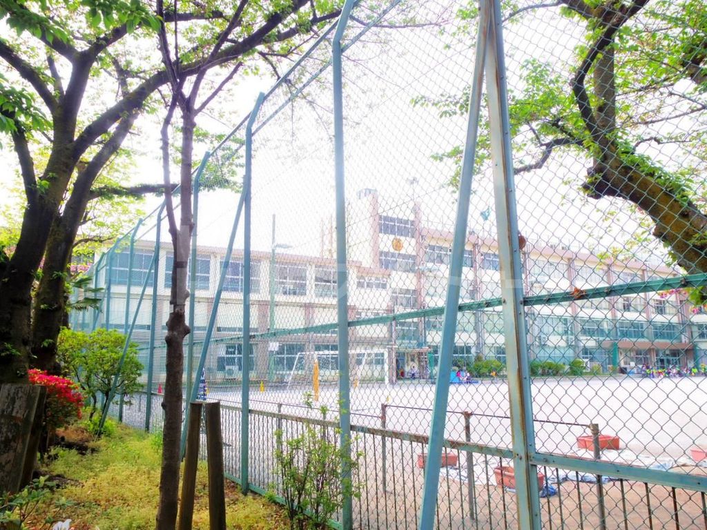 小学校　荒川区立第五峡田小学校（小学校）まで410m