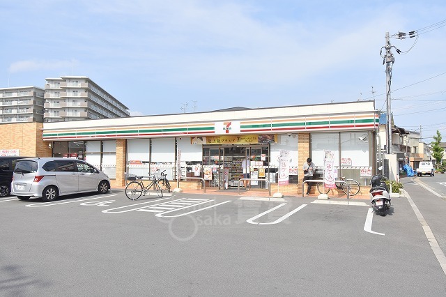 コンビニ　セブンイレブン　東三国御堂筋店（コンビニ）まで674m