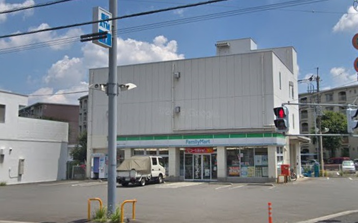 コンビニ　ファミリーマート入間グリーンヒル店（コンビニ）まで600m