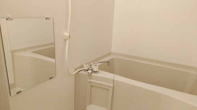 バス・シャワールーム　１０１　浴室