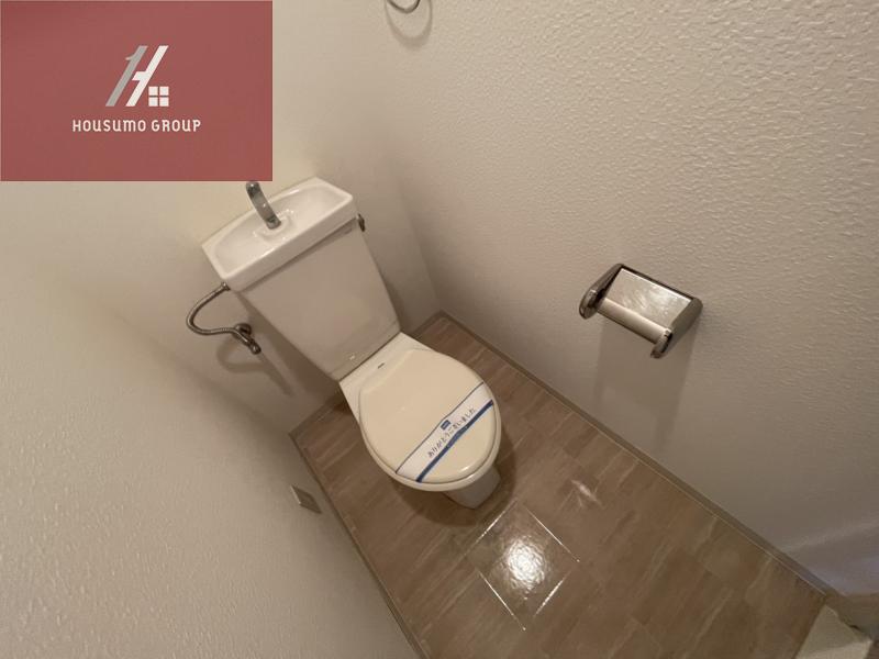 トイレ　落ち着いた色調のトイレです