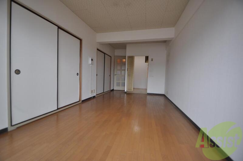 居室・リビング　贅沢な広さのリビングはゆったりくつろげる空間です。