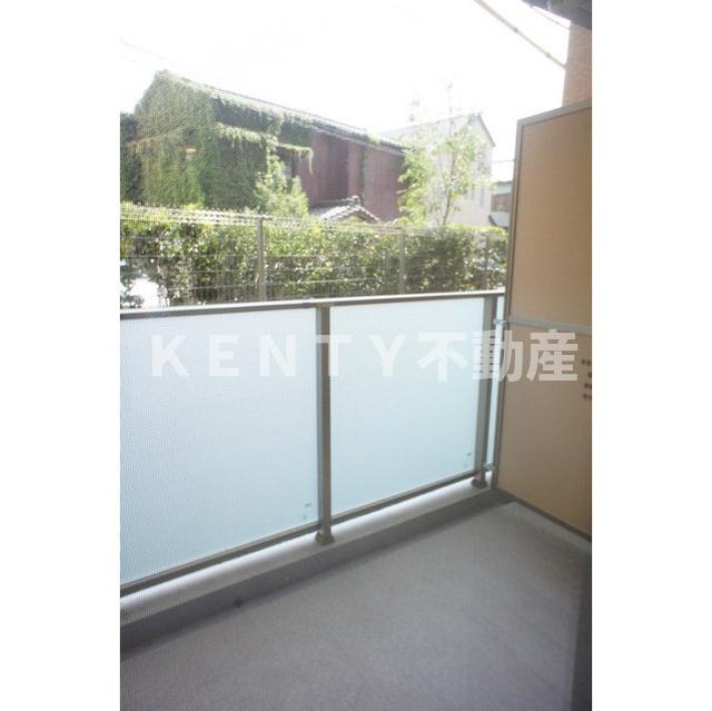 バルコニー　バルコニーからの眺めを楽しみながら食事をしませんか