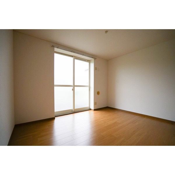 居室・リビング　同じ建物の別なお部屋