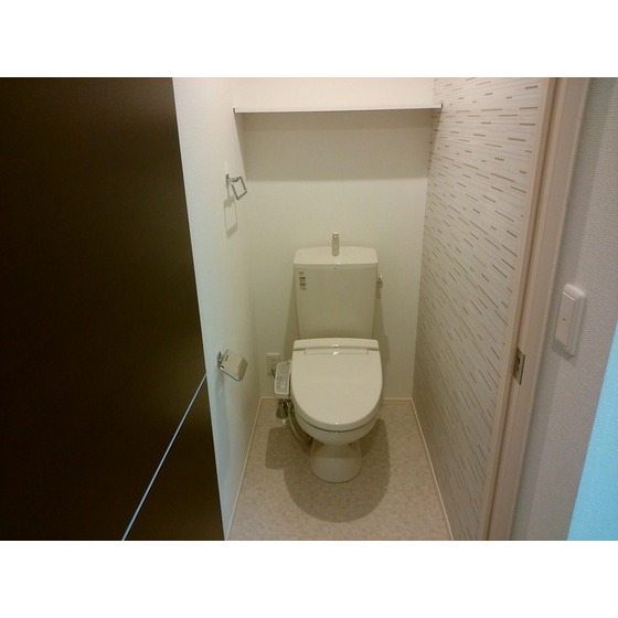 ＪＲ城端線 砺波駅 徒歩7分 3階建 築11年のトイレ写真