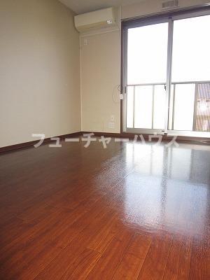 居室・リビング　こちらの居間で趣味の時間をお楽しみください