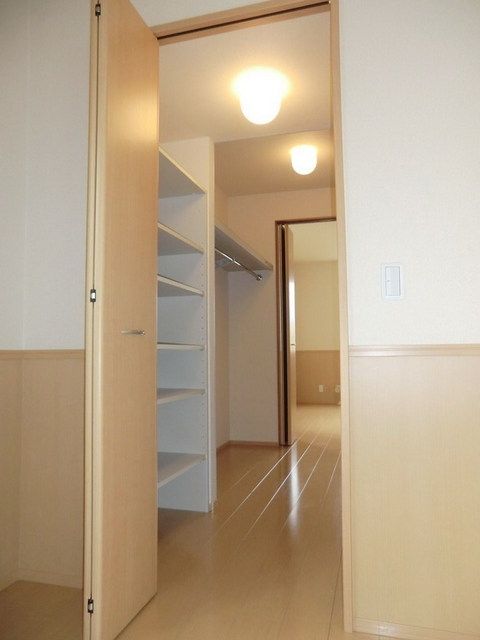 収納　※別号室参考写真です